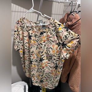 Super cute floral top